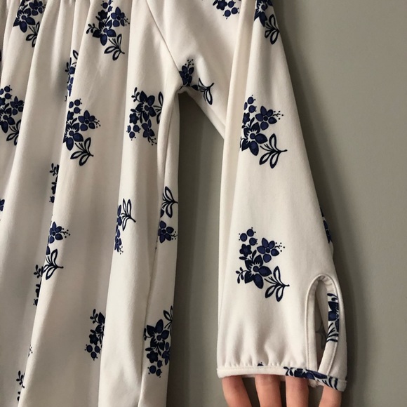 White longer sleeve shirt with blue flowers - Picture 5 of 8